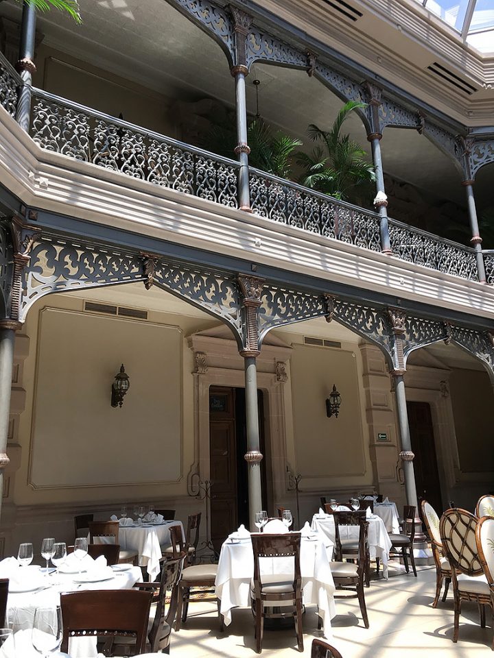 Balustrade restaurant No 10